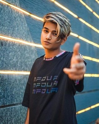 tushar silawat age