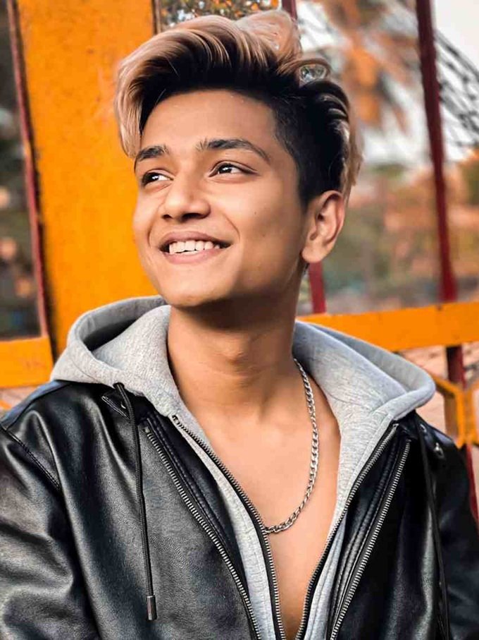 tushar silawat age