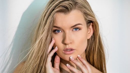 mia melano age