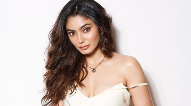 Sana Makbul: Age, Career, Family, and Full Life Story sana makbul age