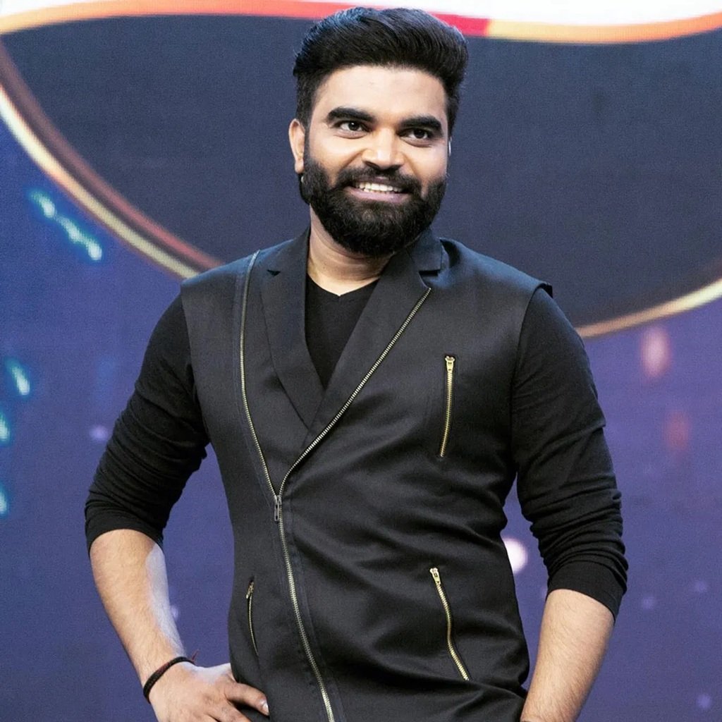 anchor pradeep age