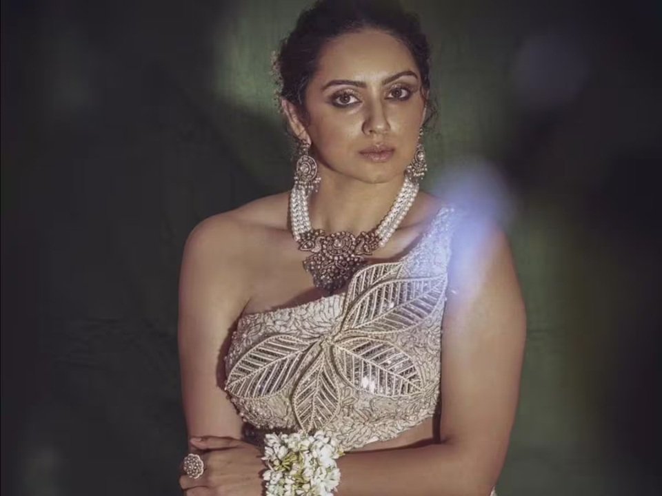 shruti marathe age