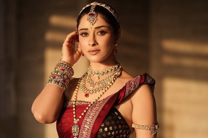 nyra banerjee age