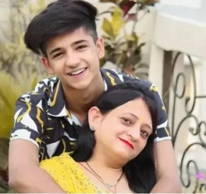 tarun kinra age