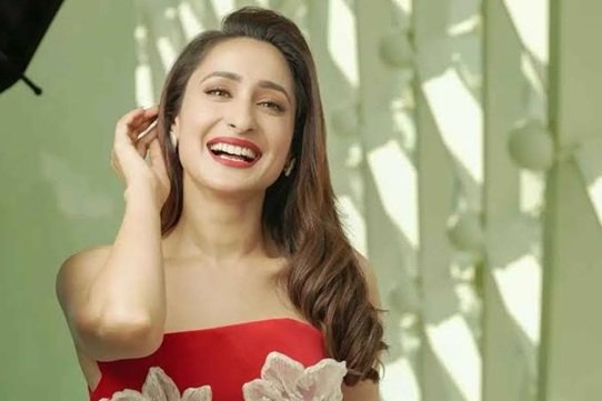 pragya jaiswal age